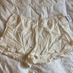 Flowy cream shorts size extra large